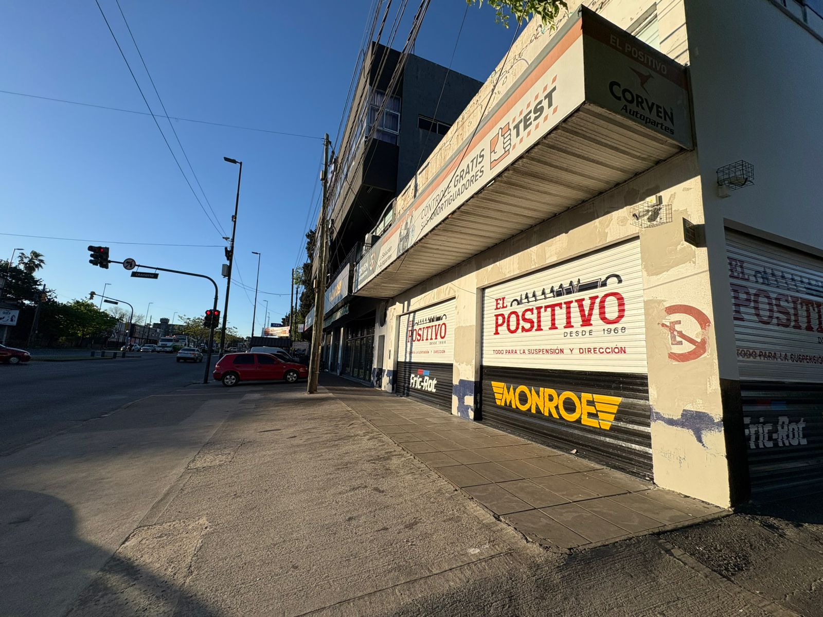 Interior de la empresa El Positivo